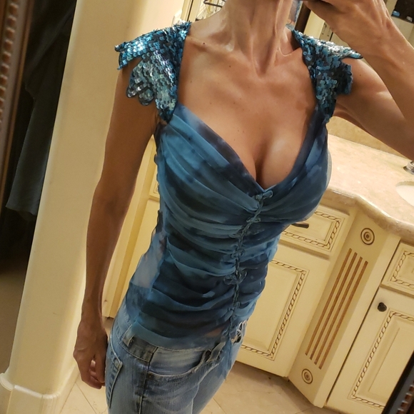 Bebe rockin' back slashed top, S - Picture 2 of 11